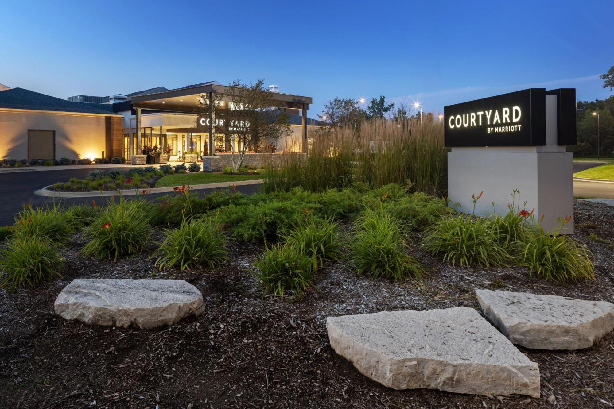 Courtyard By Marriott Chicago Waukegan / Gurnee Hotel Exterior photo